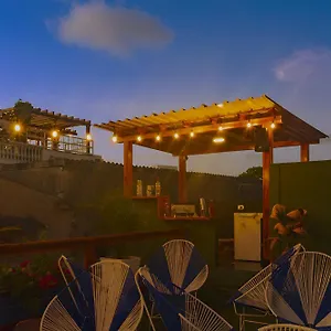 Seven Nights בית הארחה